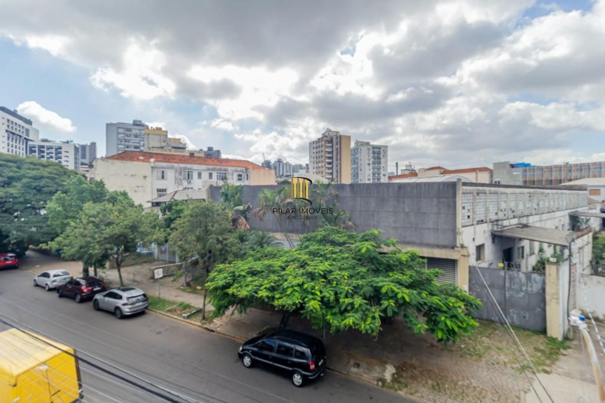 Apartamento Ensolarado com 80m² e Vaga Escriturada – bairro Santa Cecília