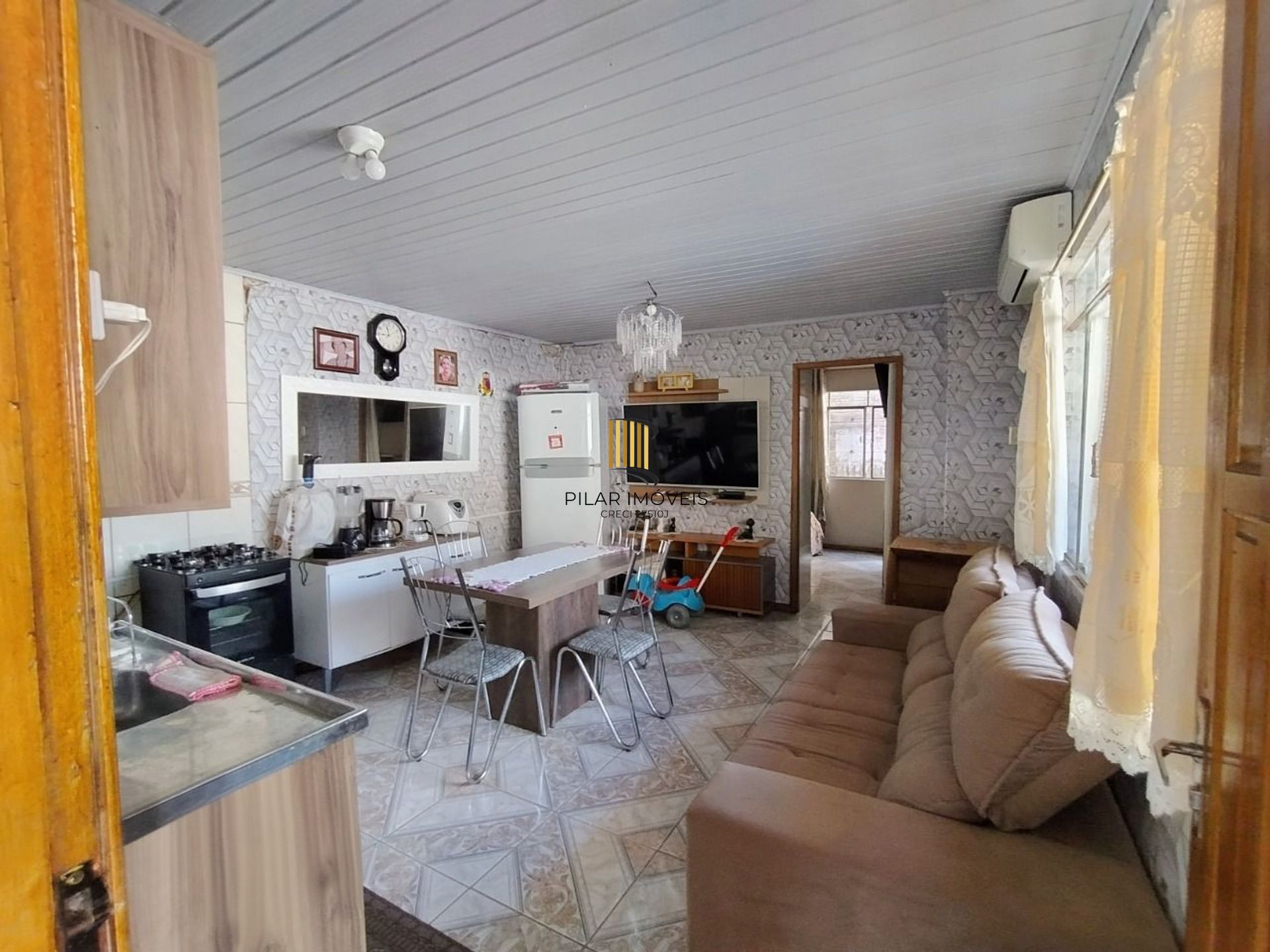 Casa de 3 dormitórios e 4 vagas de garagem em Canoas.