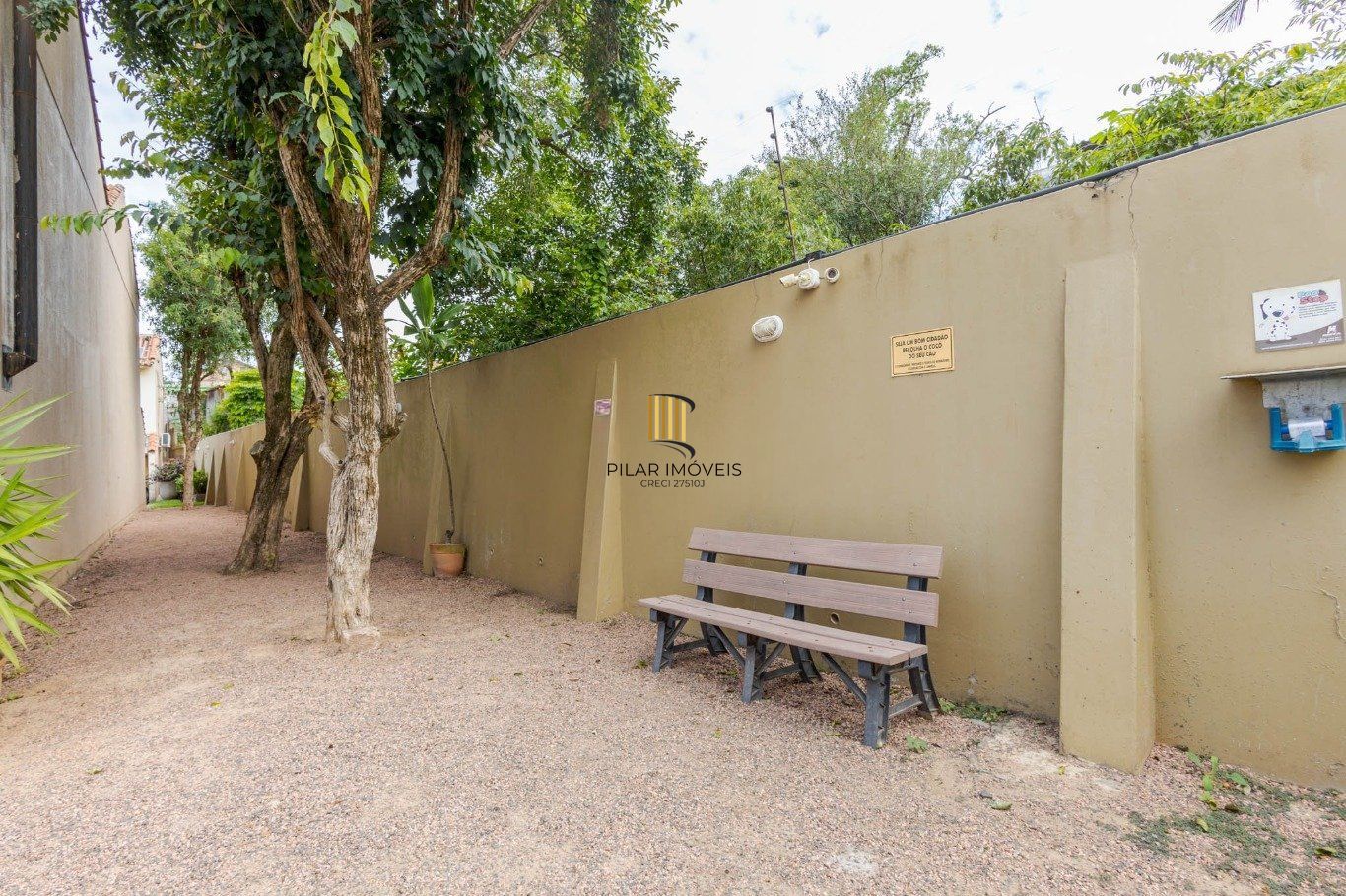 Casa com 3 quartos semi mobiliado com vaga no bairro Partenon