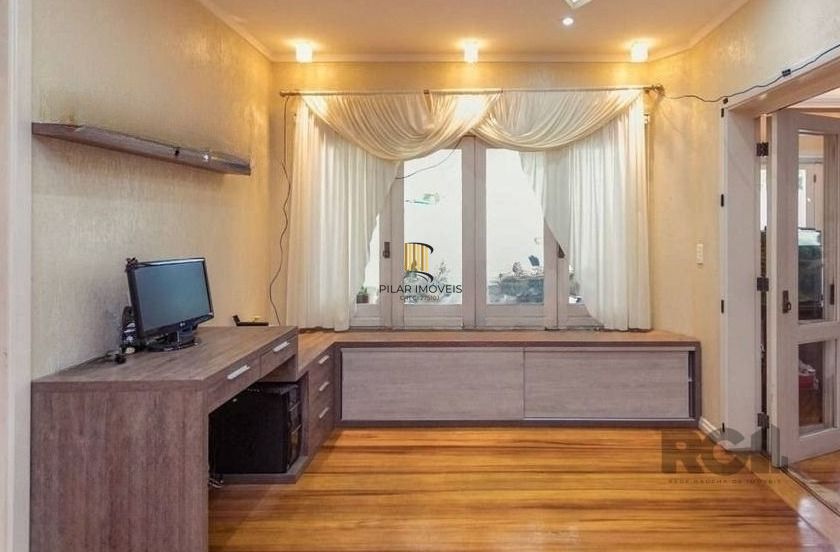 Casa com 4 suítes no Bairro Jardim Itu