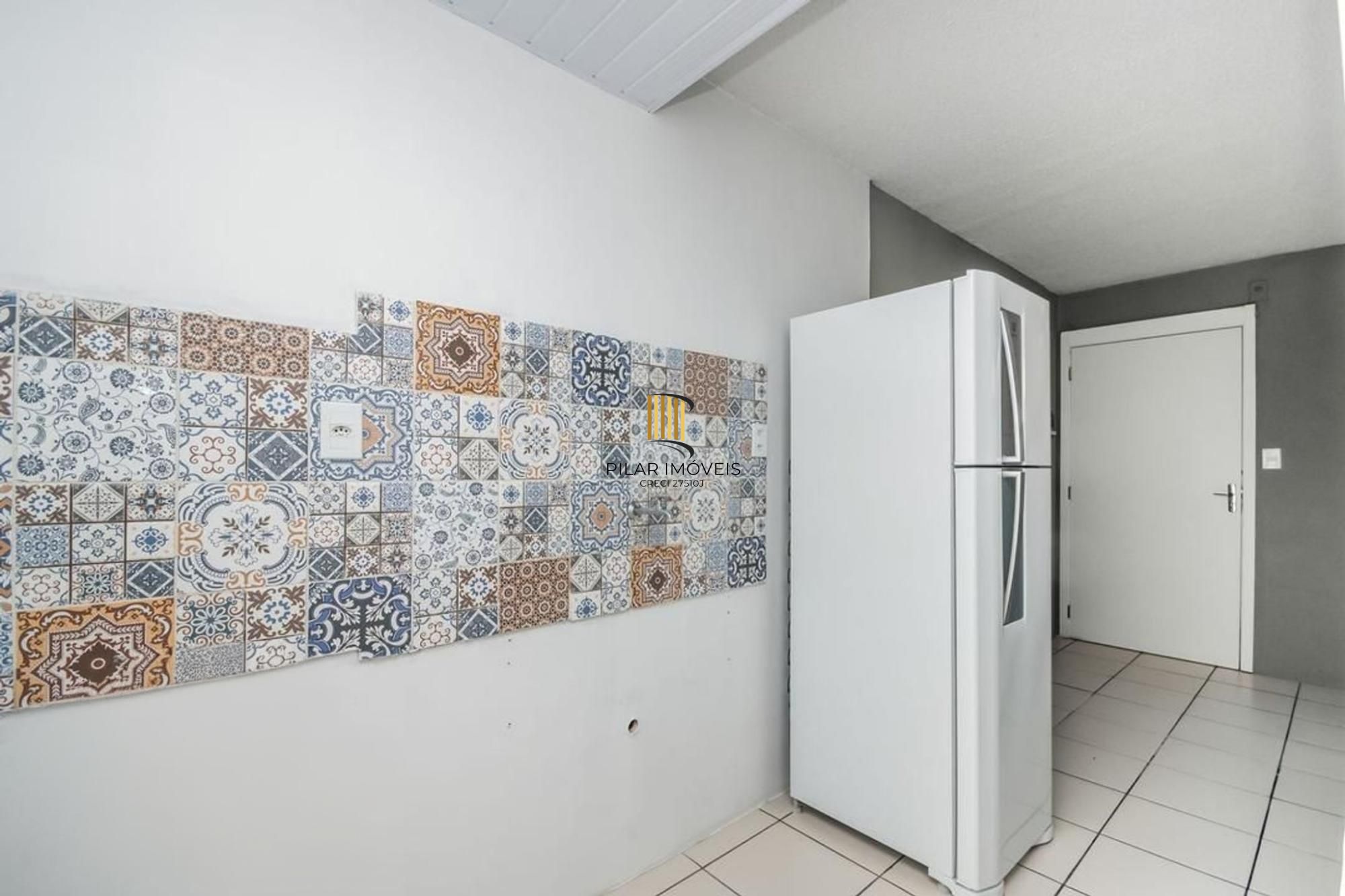 Apartamento térreo de 2 quartos, portaria 24 horas no bairro Glória.