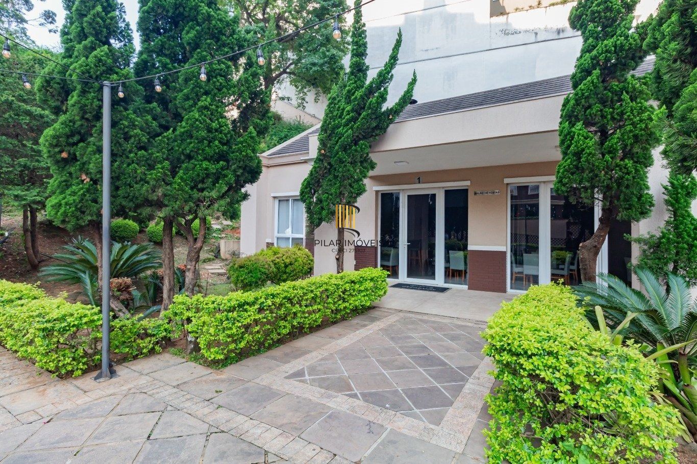 Apartamento com 3 quartos(1 suíte) e 2 vagas de garagem no Bairro Petrópolis