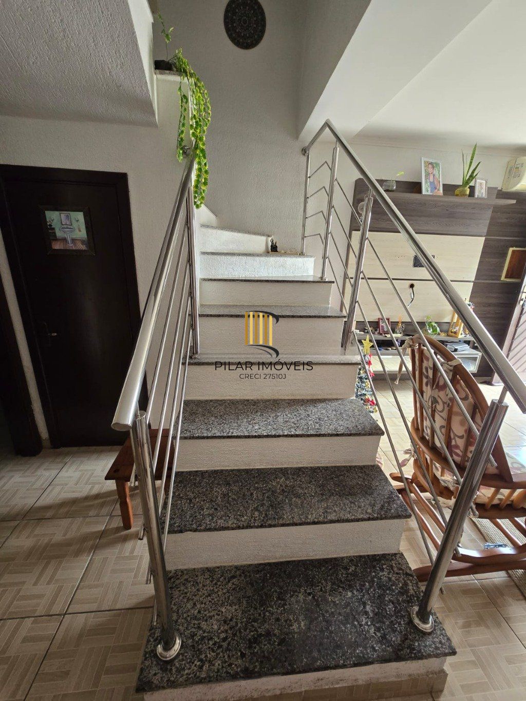 Casa de 3 dormitórios com  uma vaga de garagem no bairro Niterói Canoas.