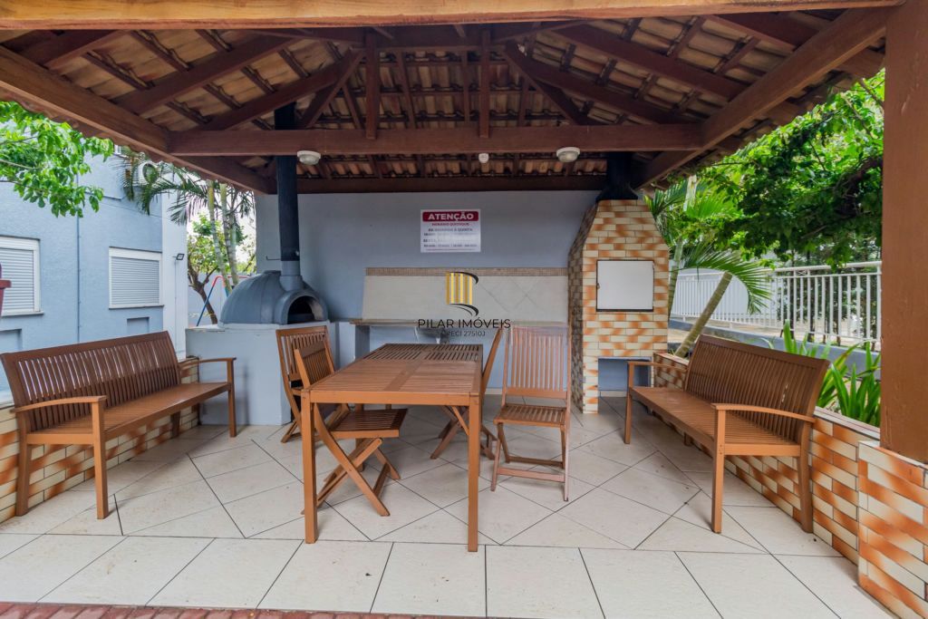 Apartamento com 2 quartos, 1 vaga e churrasqueira no bairro Passo Das Pedra.