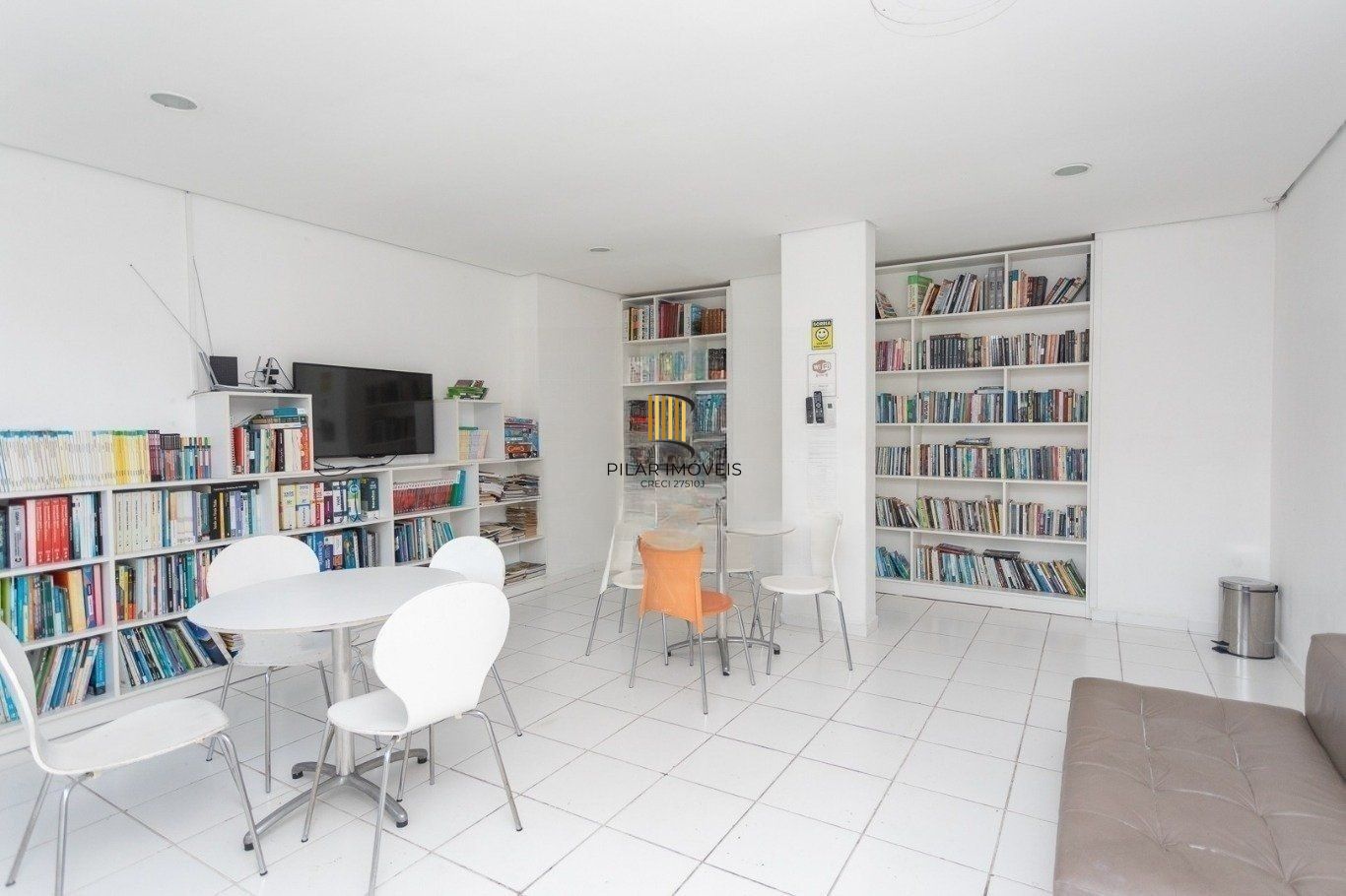 Apartamento 2 Quartos, Suíte, Vaga, Elevador no Condomínio Boulevard