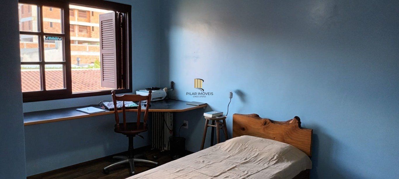 Casa com 3 quartos, 3 banheiros, churrasqueira no bairro Jardim São Pedro.