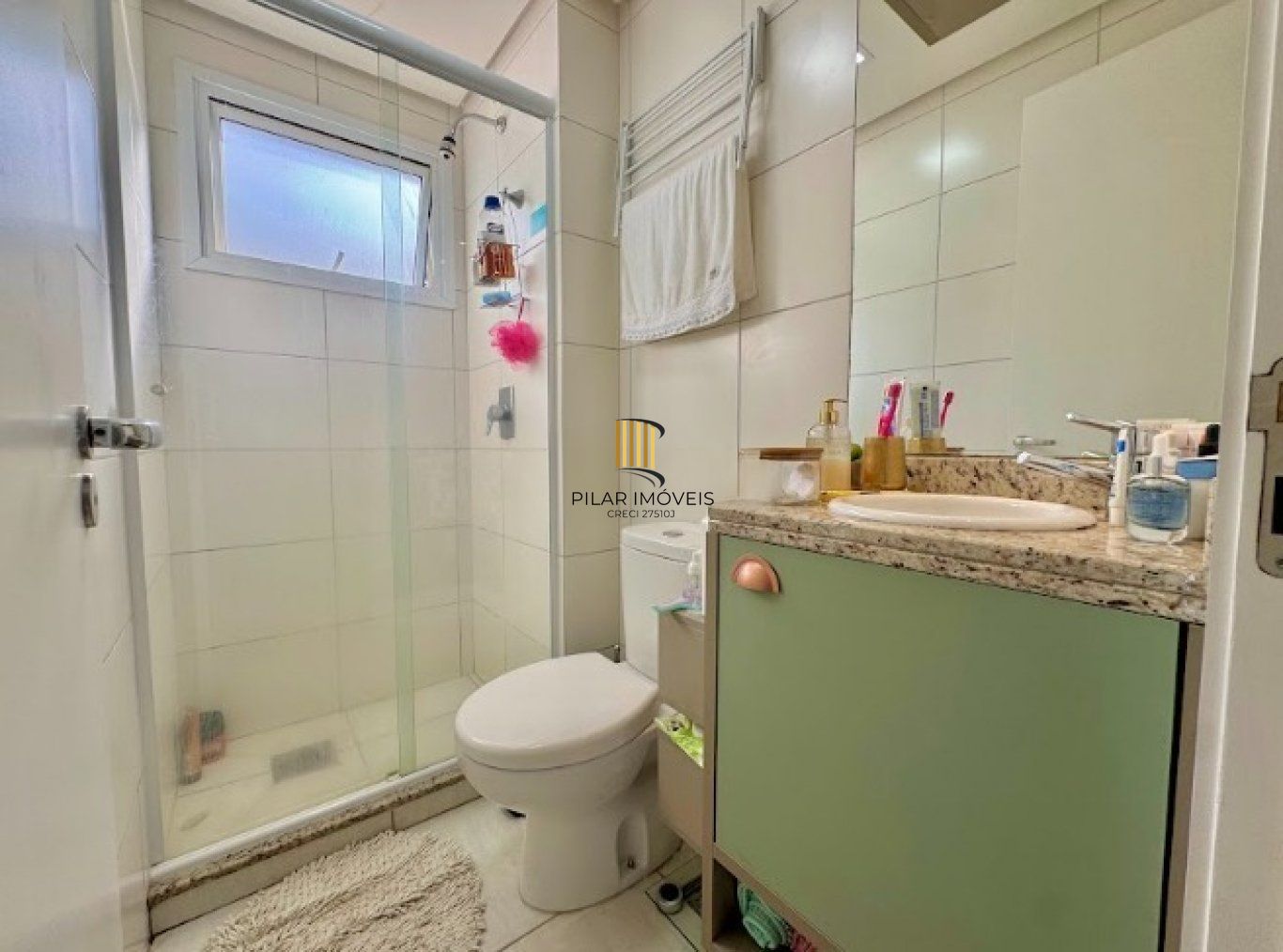 Apartamento semi mobiliado de 2 dormitórios bairro Bom Fim