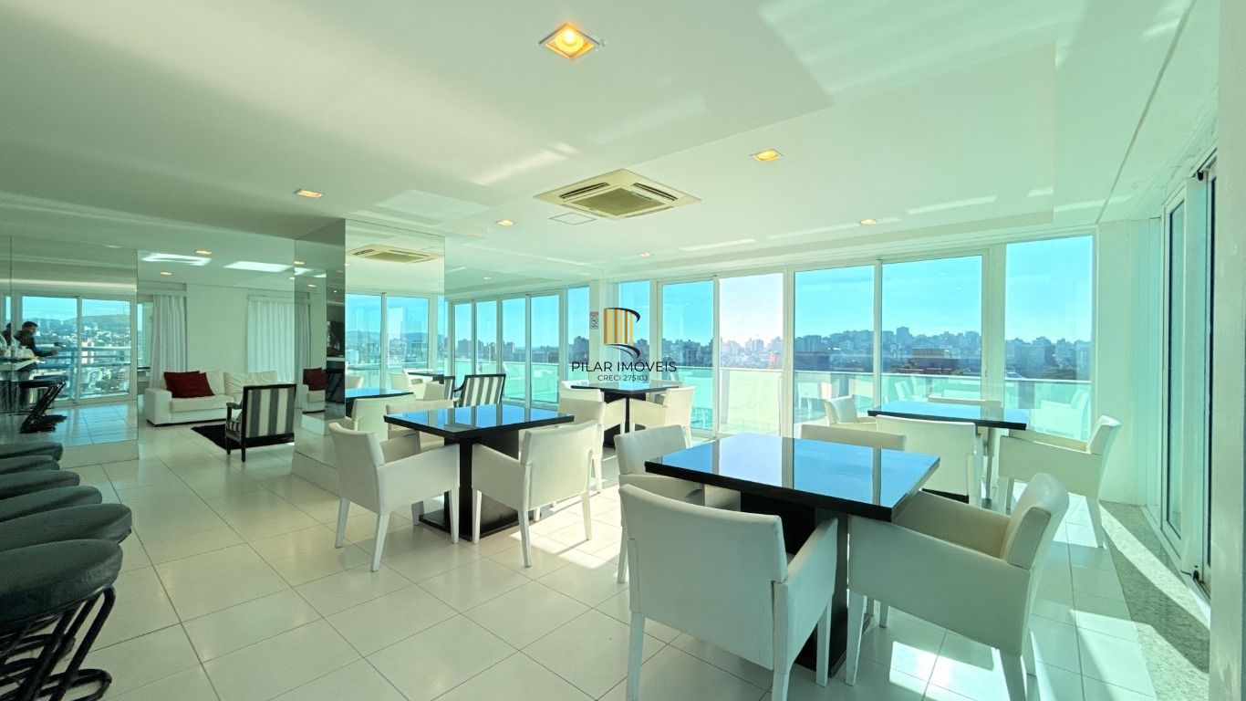 Apartamento 2 dormitórios, churrasqueira, 1 vaga, elevador na Rua General Lima e Silva.