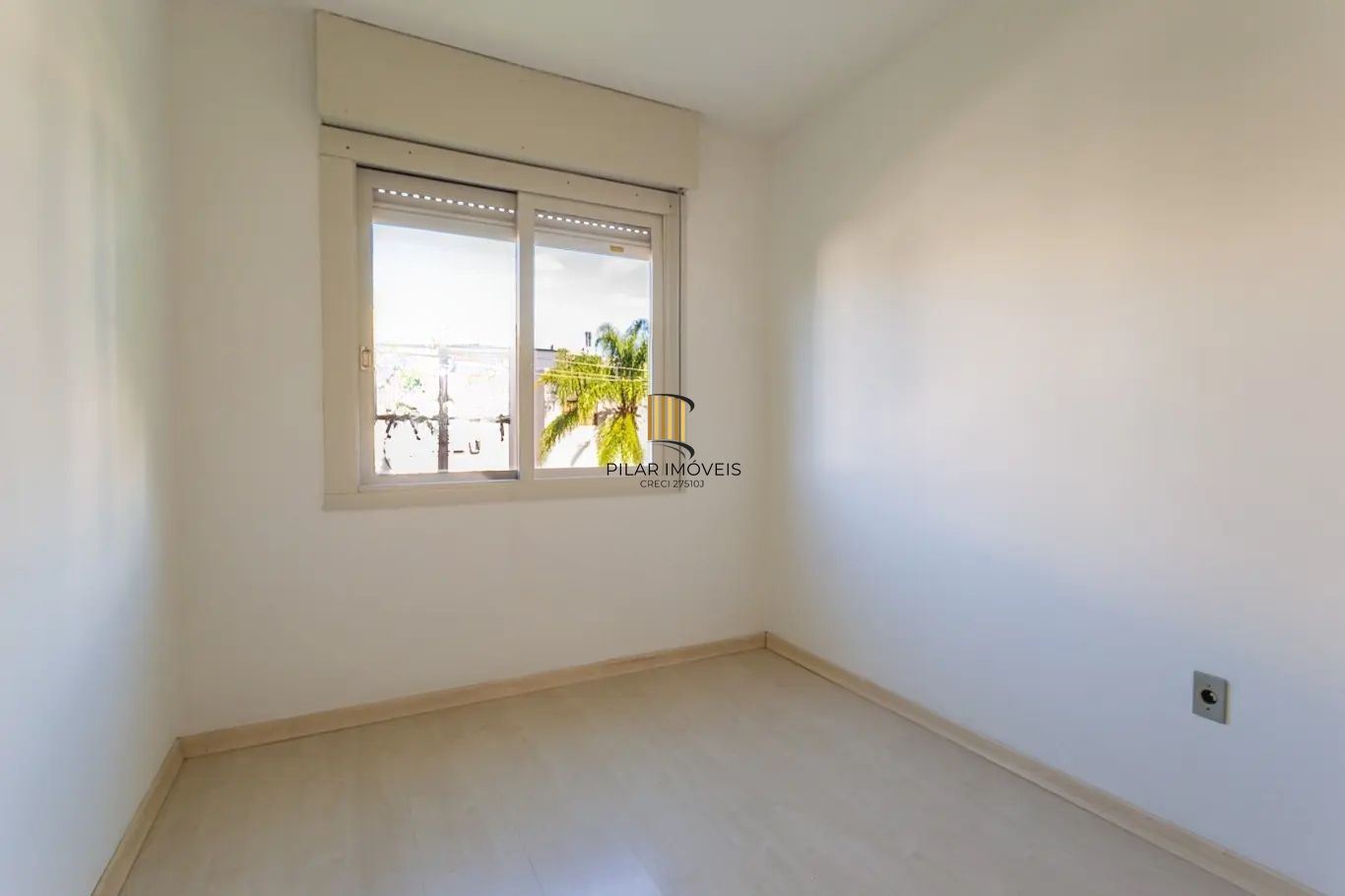 Apartamento com 3 dormitórios e 1 vaga de garagem no bairro Azenha.