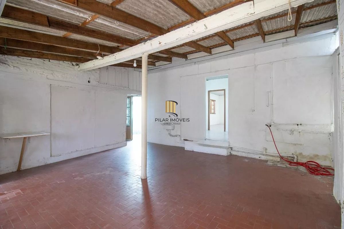 Casa 300m² à Venda na Vila Ipiranga . 2 Quartos, 2 Vagas, Salão e Churrasqueira