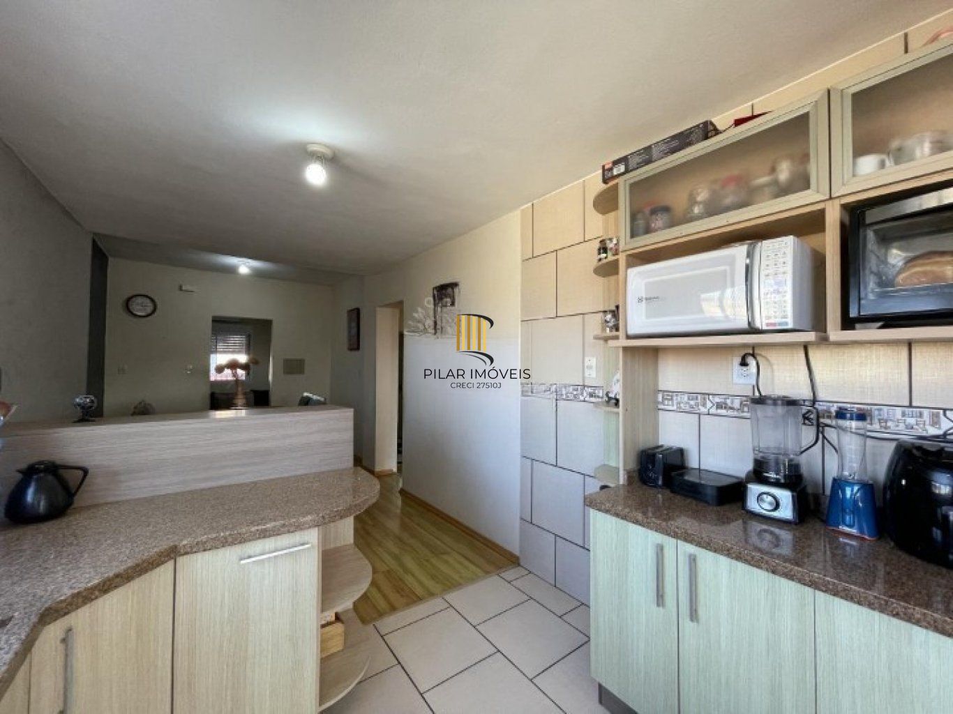 Casa geminada com 3 quartos, vaga de garagem e sacada no bairro Jardim Sabara