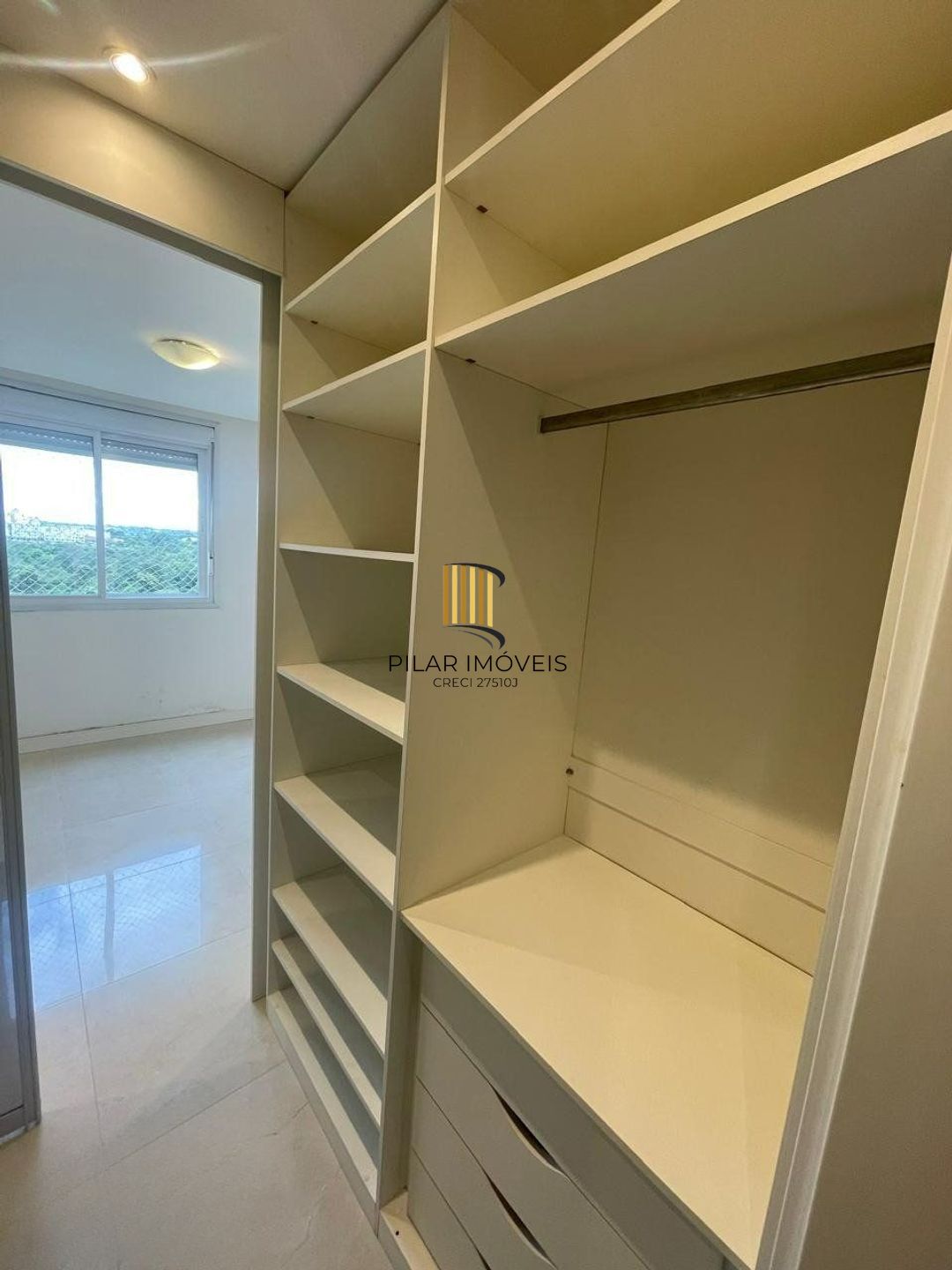 Apartamento com 2 dormitorios, com elevador e 1 vaga de garagem em Canoas.