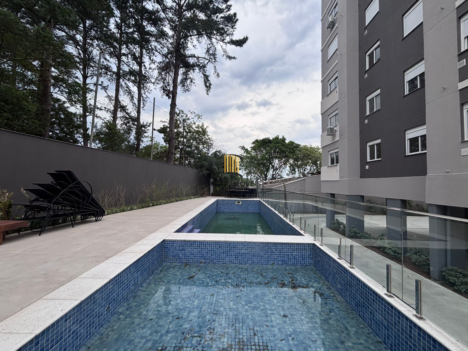 Apartamento de 2 quartos, suíte, elevador e 1vaga no bairro Jardim Sabará