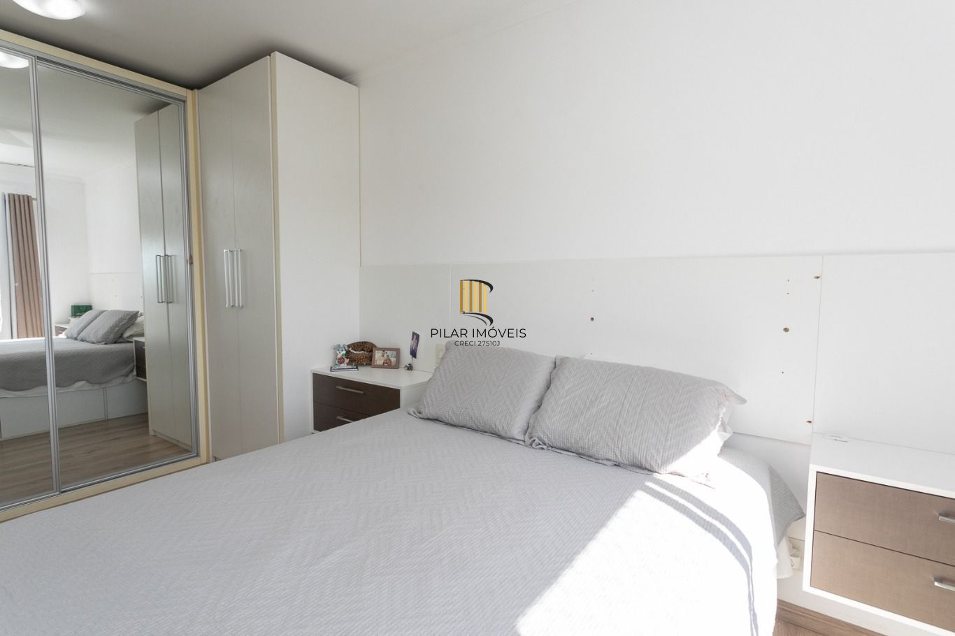 Apartamento com 3 quartos(1 suíte) e 2 vagas de garagem no Bairro Petrópolis