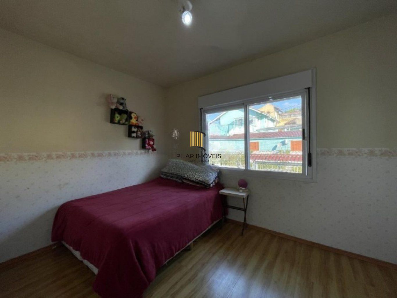 Casa geminada com 3 quartos, vaga de garagem e sacada no bairro Jardim Sabara