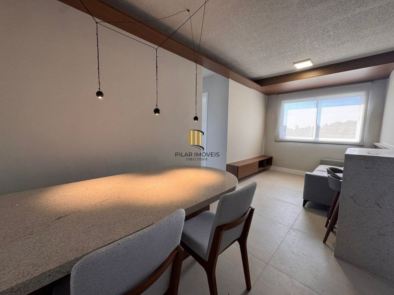 Apartamento de 2 dormitórios, elevador e 1 vaga de garagem em Canoas.