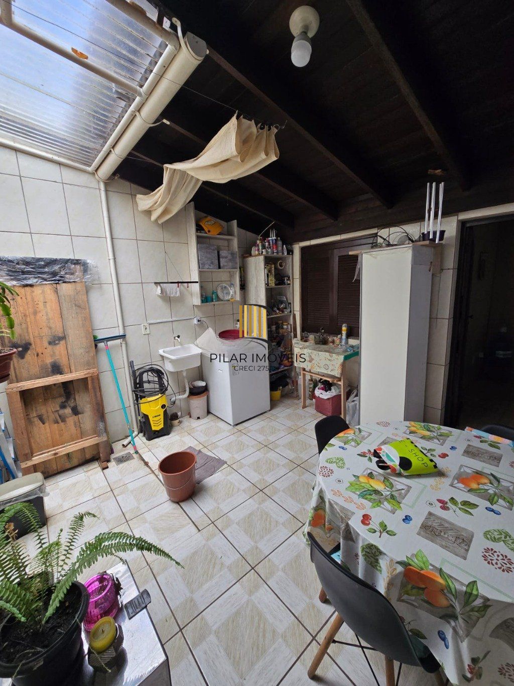 Casa de 3 dormitórios com  uma vaga de garagem no bairro Niterói Canoas.