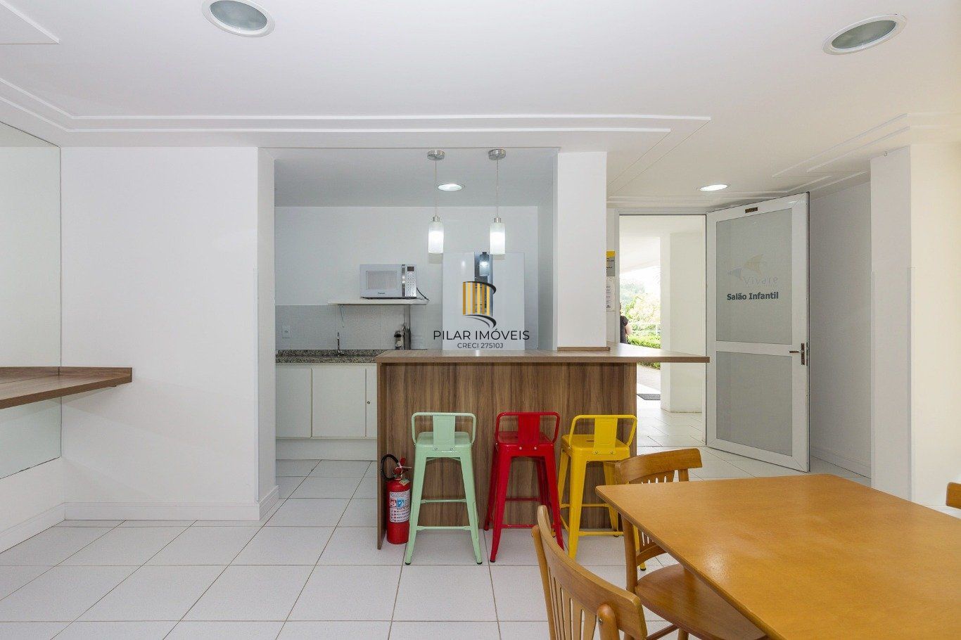 Apartamento 2 Dormitórios com Suíte, elevador e 2 Vagas no Alto Petrópolis