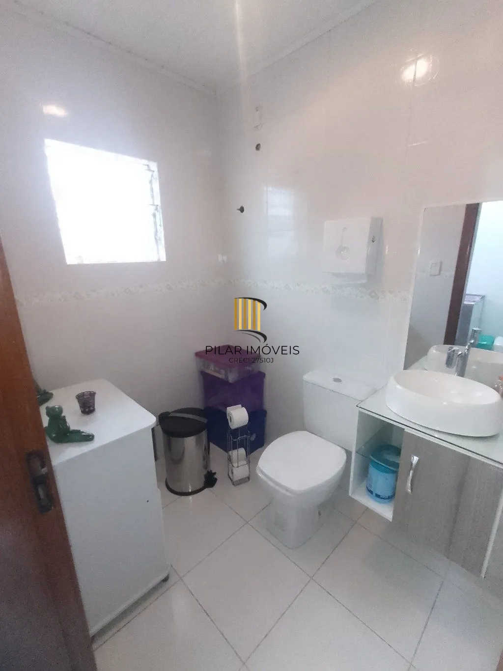 Casa de 5 dormitórios, piscina e 4 vagas de garagem em Canoas.