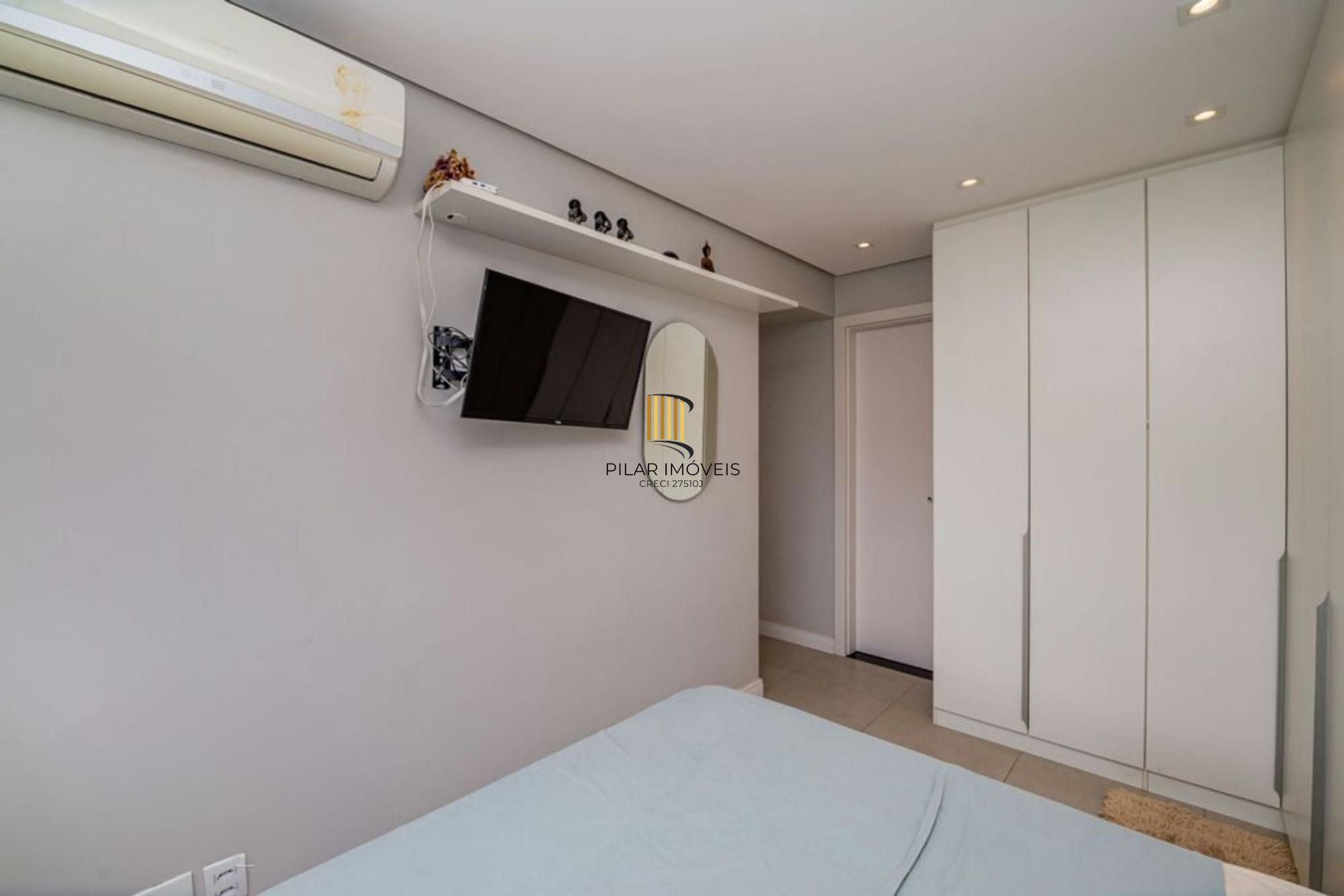 Apartamento de 2 quartos, suíte, elevador, 1 vaga no bairro Ipanema.