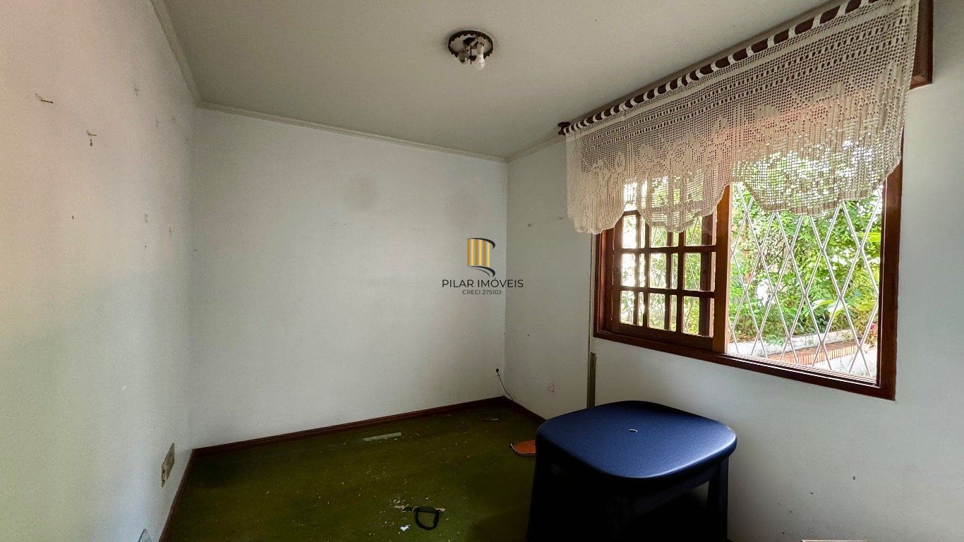 Casa com 350m², 4 quartos, 2 Suítes à venda em Azenha, Porto Alegre.