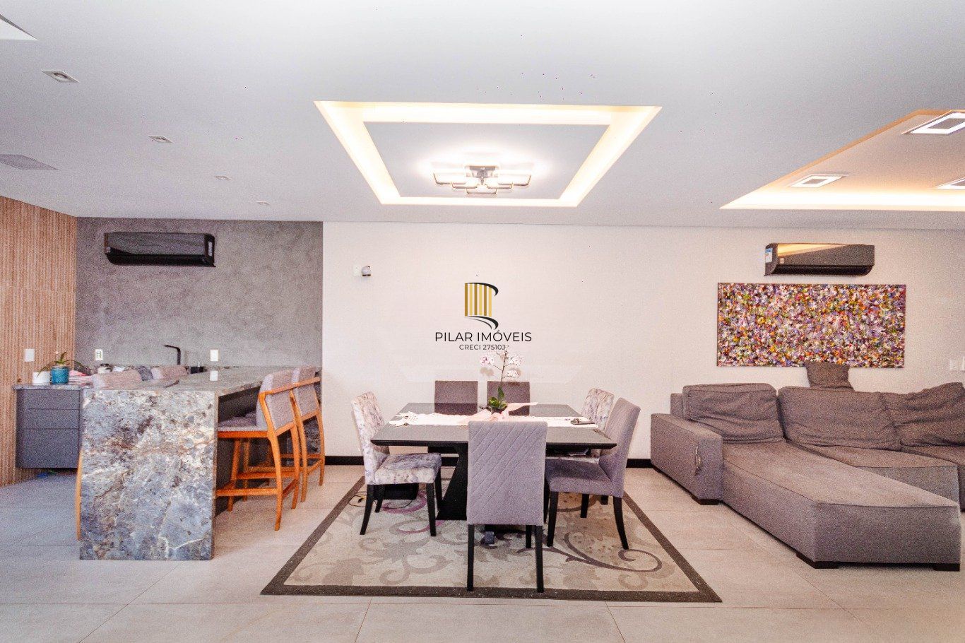 Casa com 4 quartos e 4 vagas  em Canoas.
