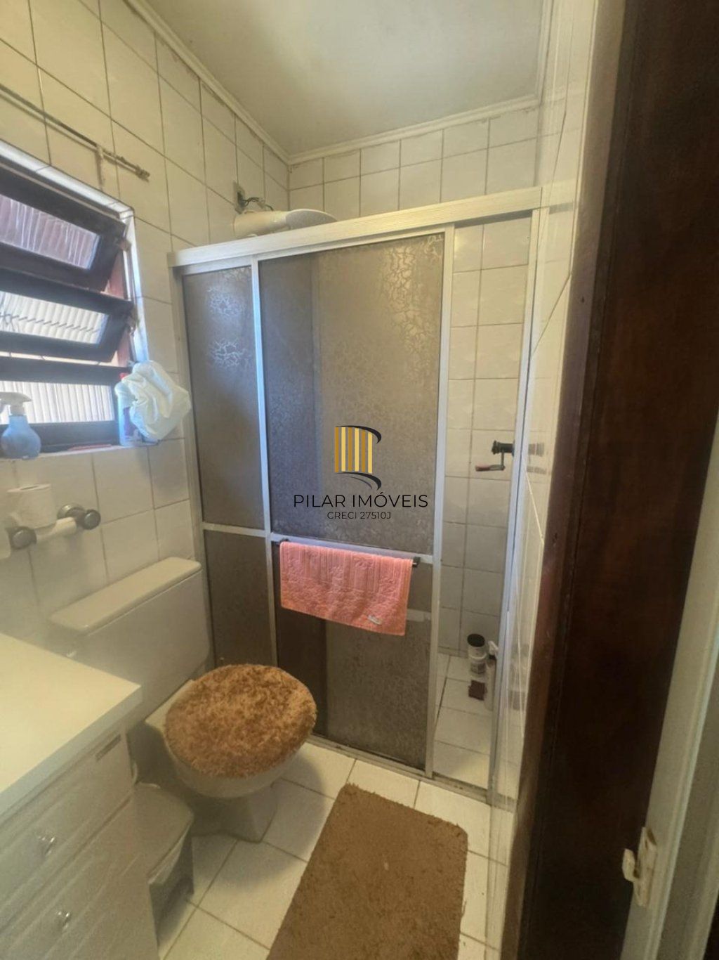 Casa de 5 dormitórios e 4 vagas de garagem em Canoas.