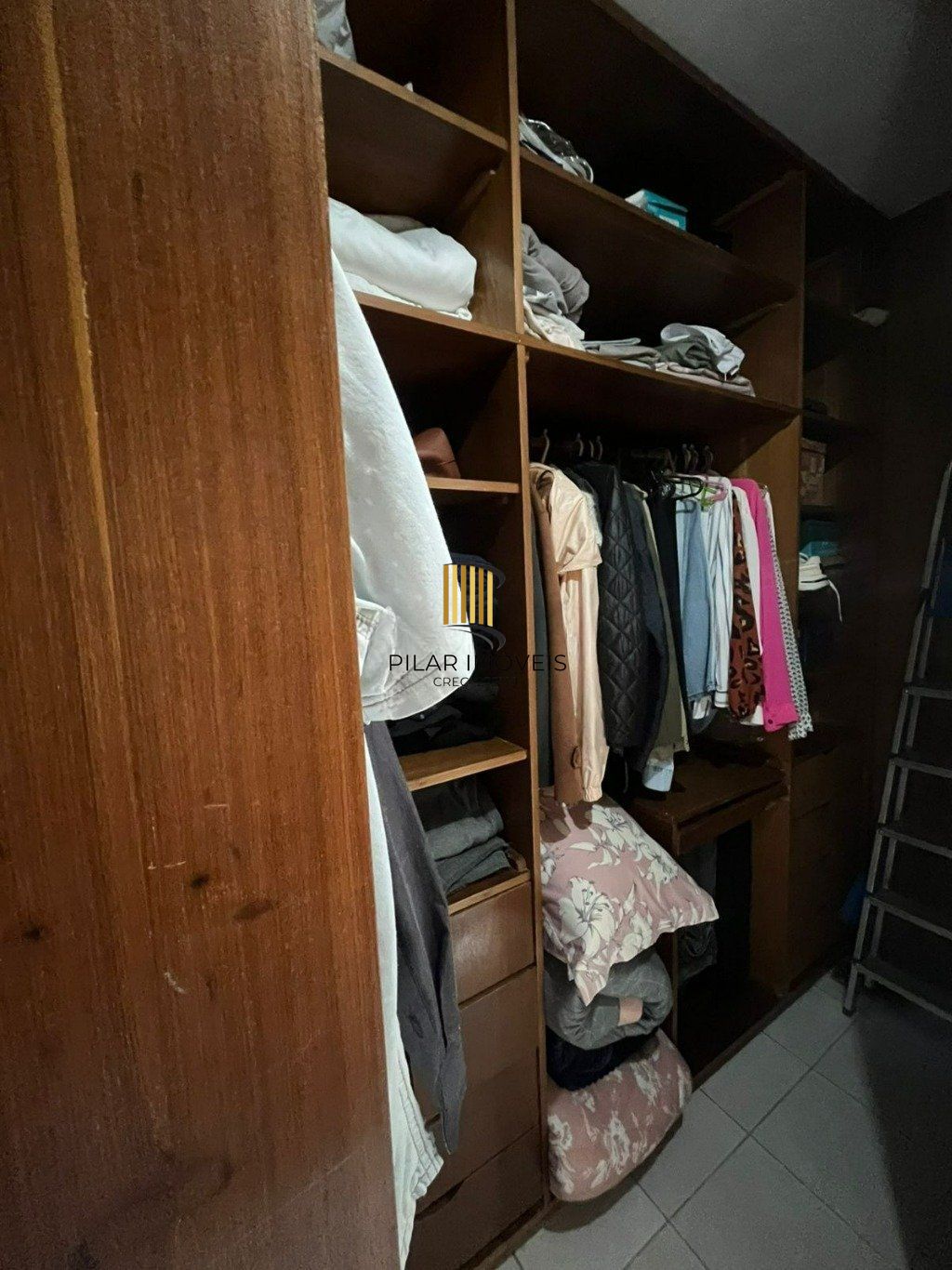 Casa de 3 dormitórios e 4 vagas de garagem em Cachoeirinha.