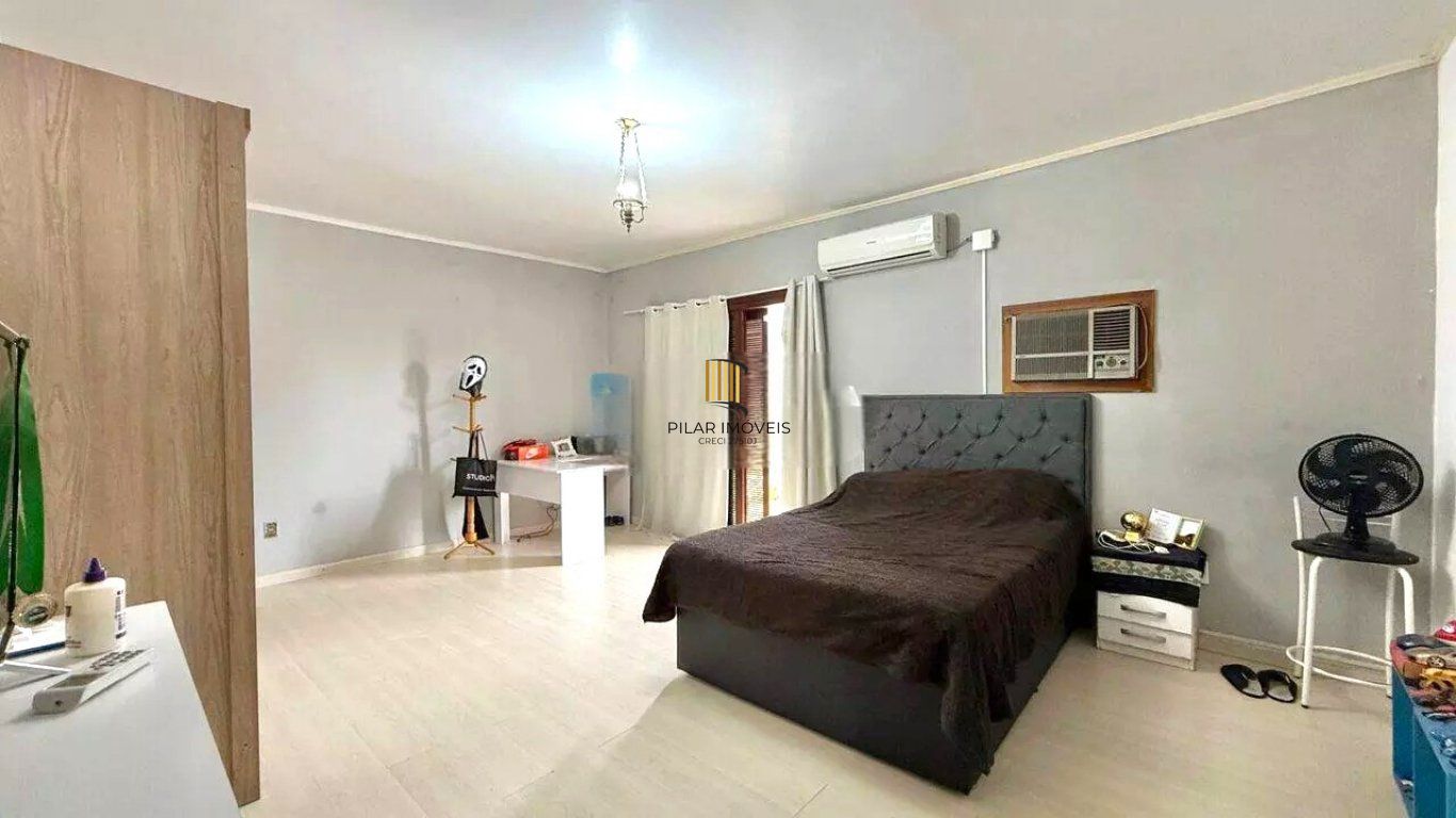 Casa de 3 dormitórios e  com 3 vagas de garagem no bairro City em Cachoeirinha.