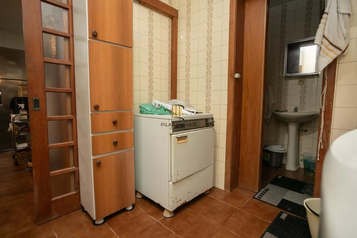 Casa à venda com 280m², 4 quartos e 2 vagas no bairro Auxiliadora