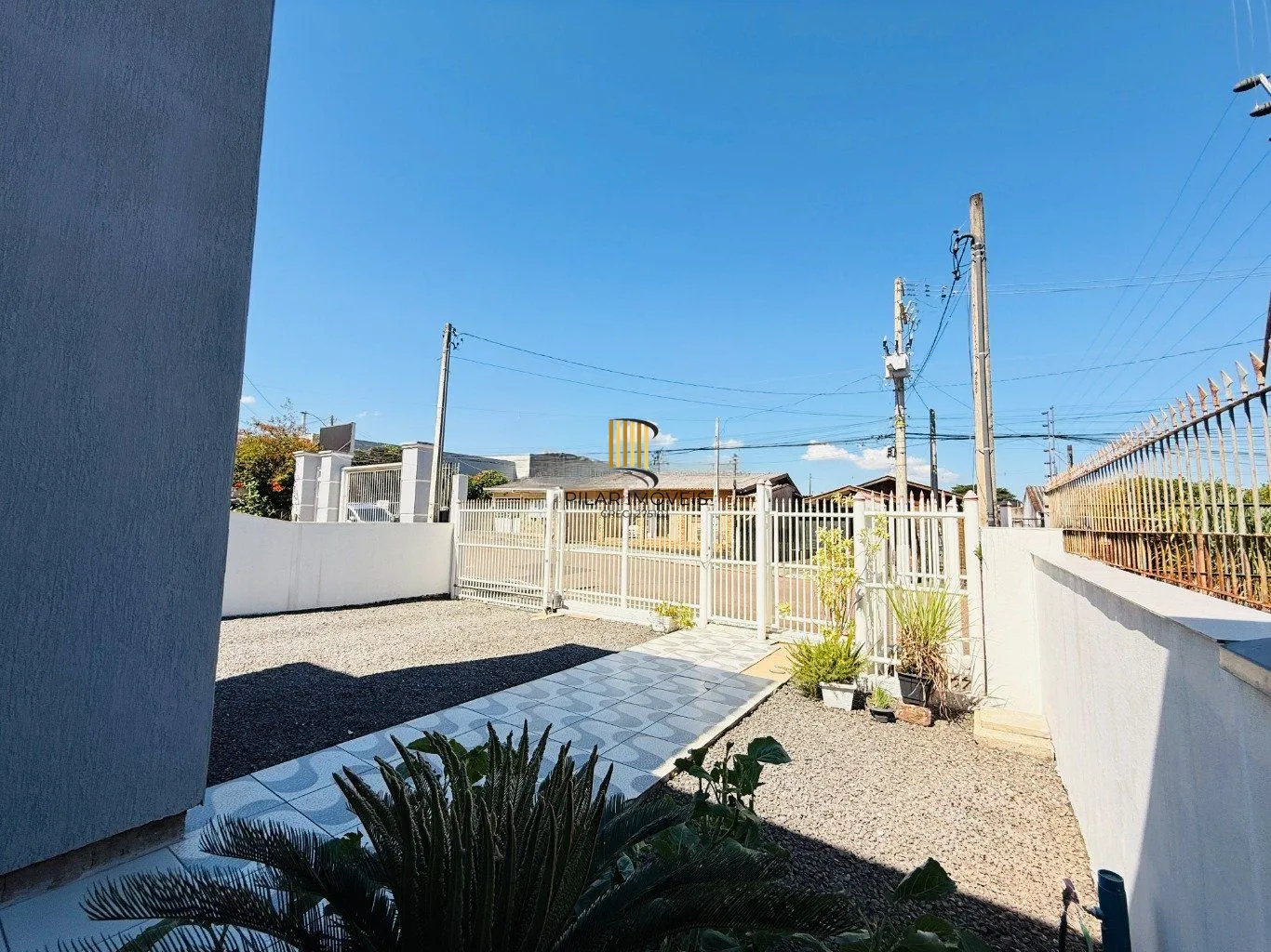 Casa de 4 dormitórios e 3 vagas de garagem em Canoas.