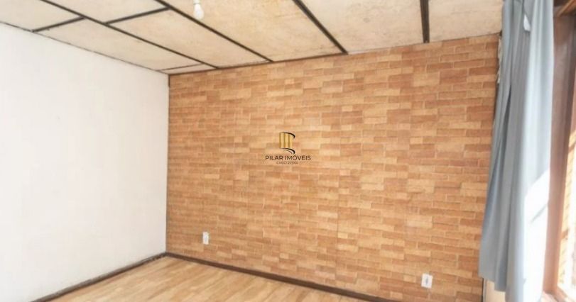 Casa com 3 dormitórios e 2 vagas no Bairro Parque dos Maias