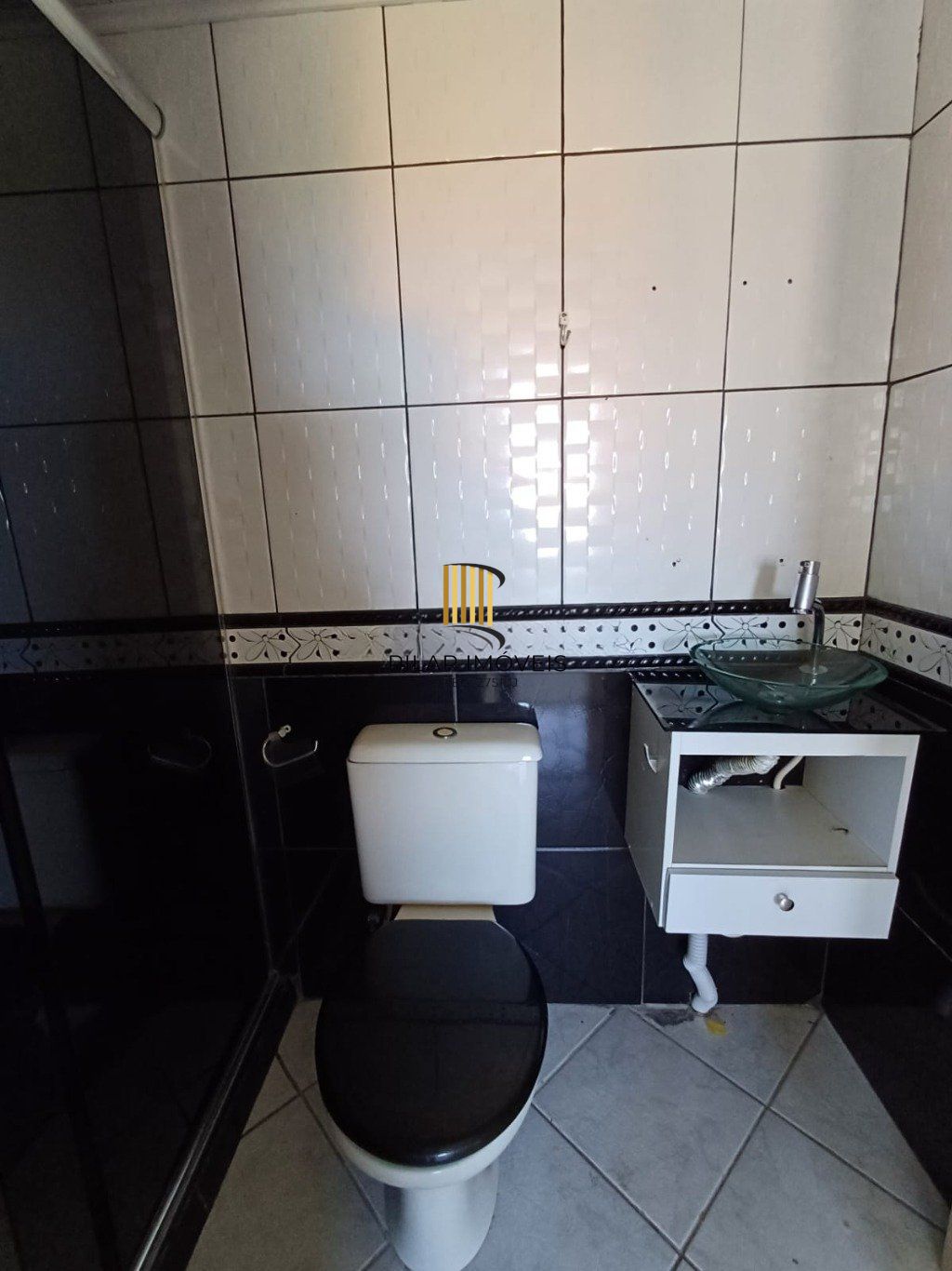 Apartamento de 2 dormitórios e 1 vaga de garagem em Canoas.