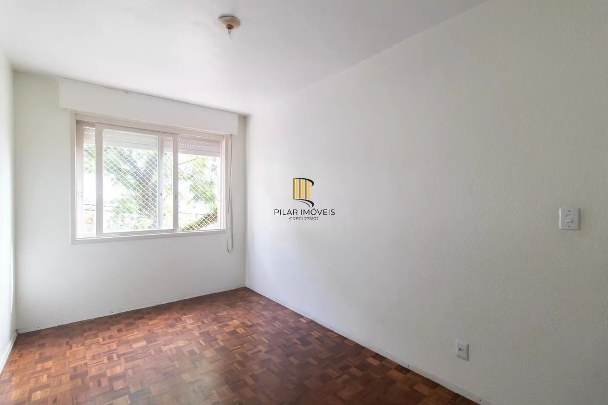 Apartamento 2 dormitórios no Partenon com sacada e 60m²