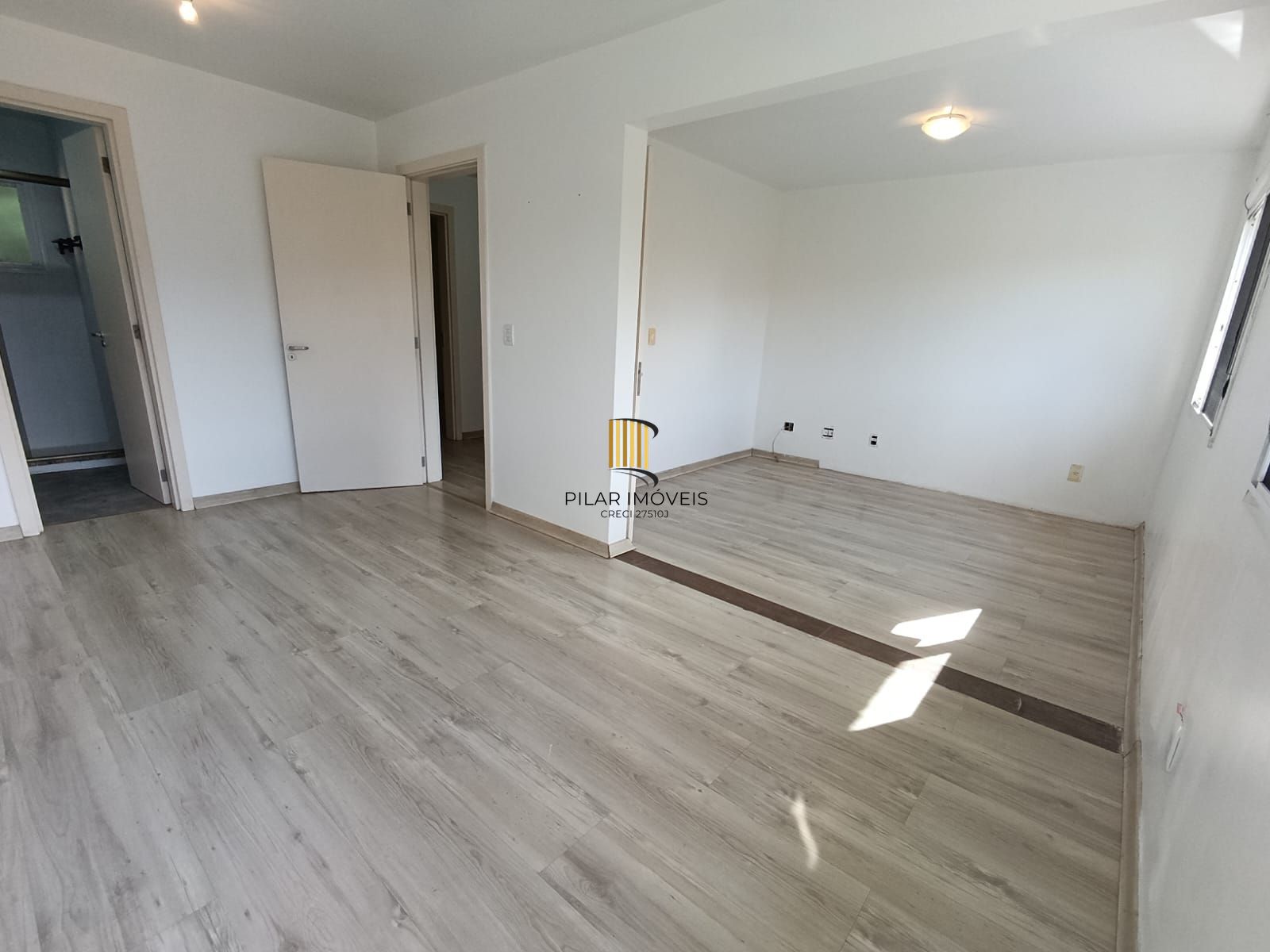 Casa em condomínio de 3 quartos, suíte e 2 vagas no bairro Mário Quintana