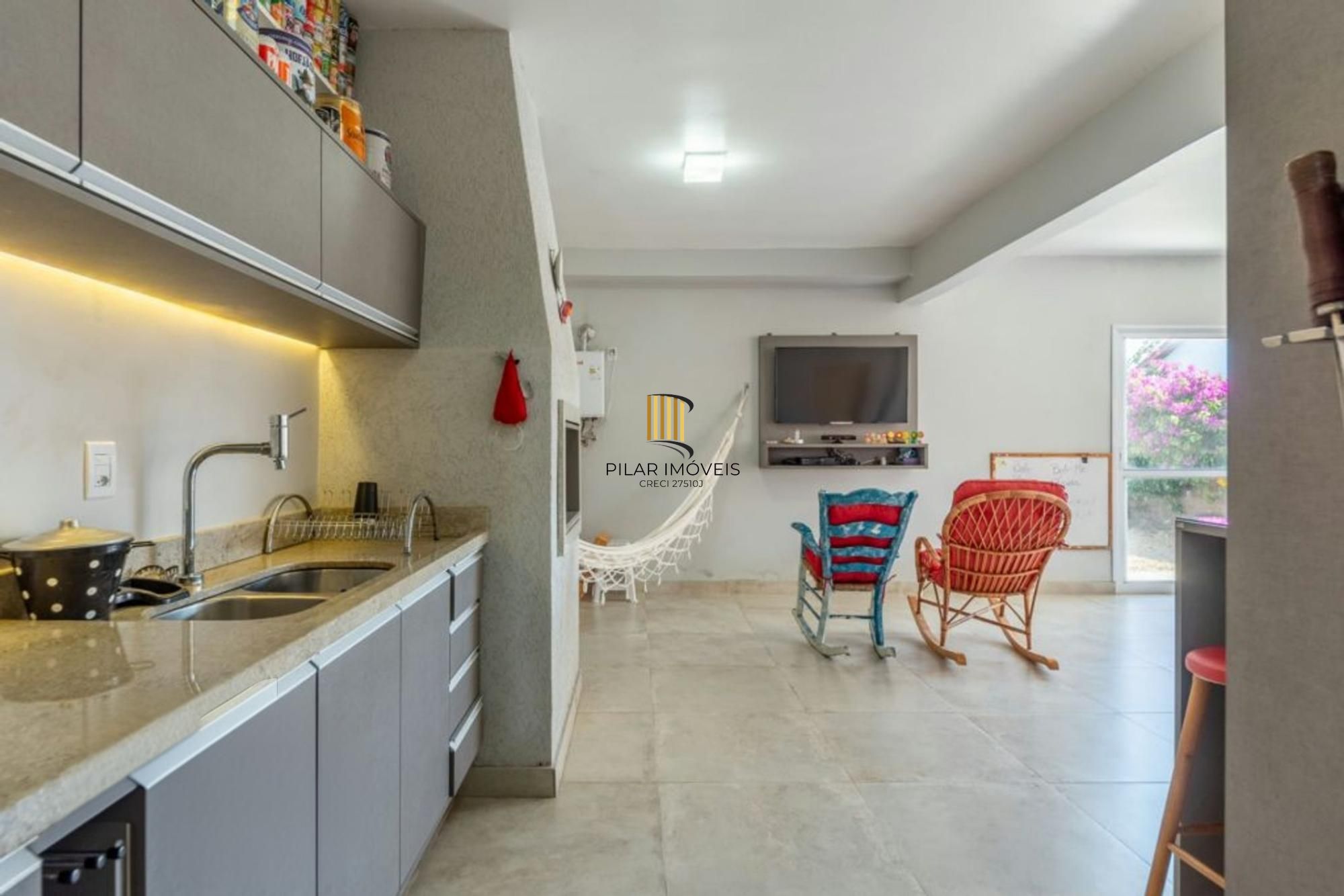 Casa em condomínio de 3 dormitórios,2 vagas e churrasqueira no bairro Agronomia