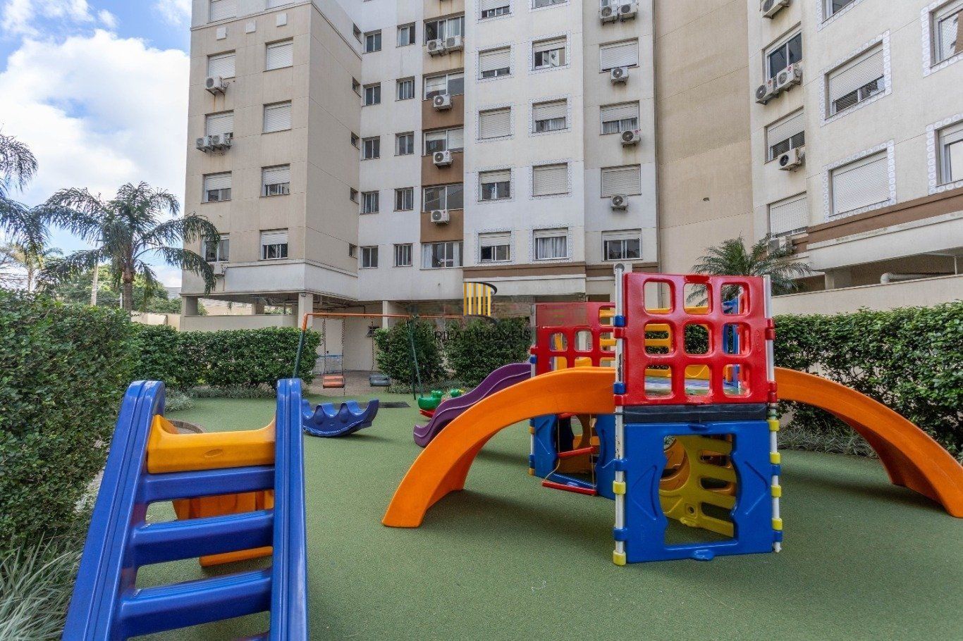 Apartamento com 2 quartos, 1 vaga e elevador no Bairro Vila Ipiranga.