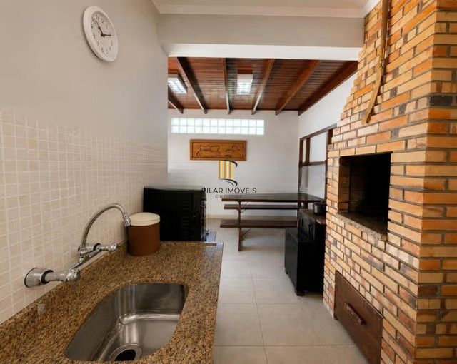 Casa de 3 dormitórios, piscina e 4 vagas de garagem em Canoas.