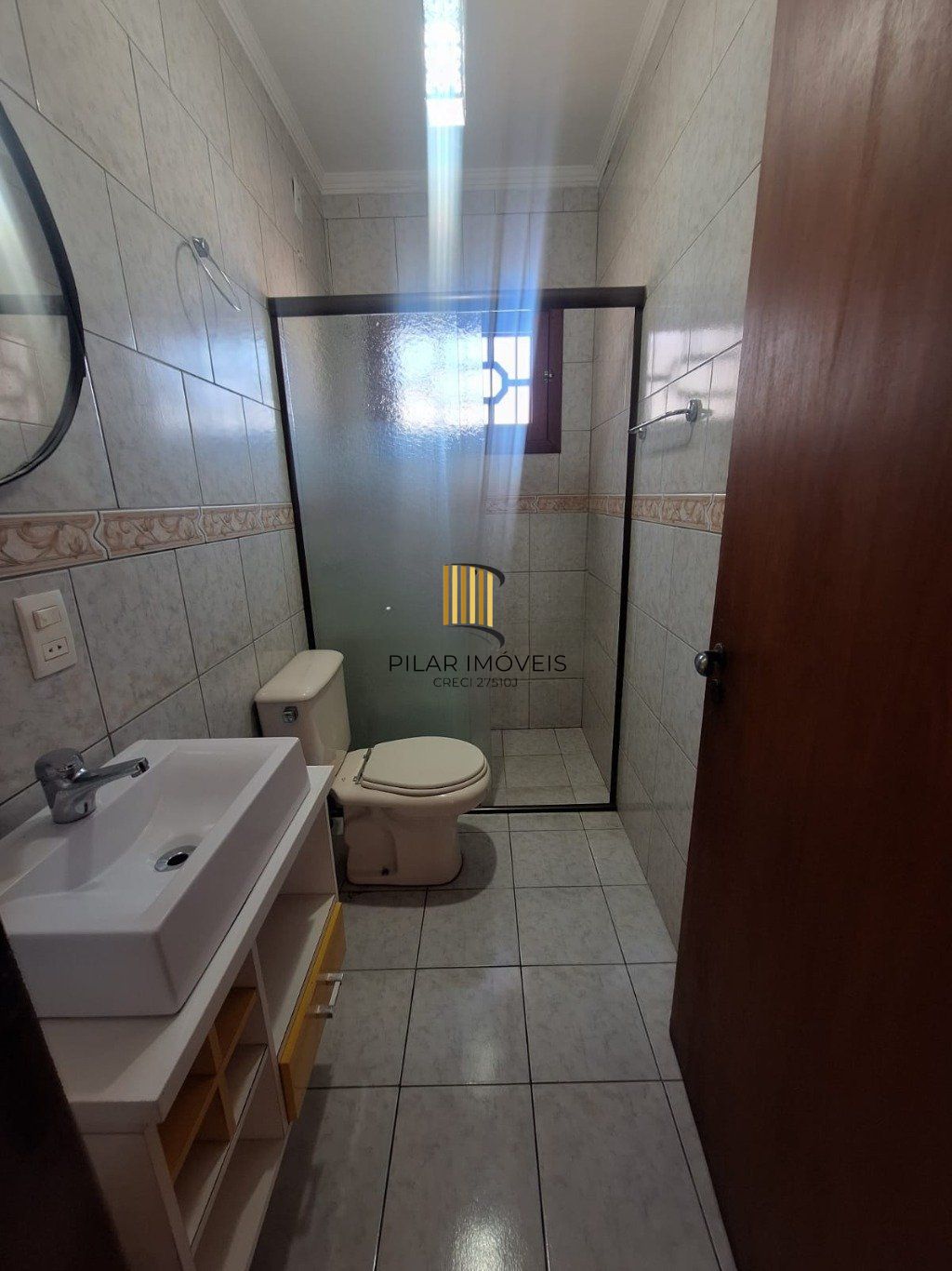 Casa 5 dormitórios, 1 suíte,  piscina e 2 vaga de garagem em Canoas.