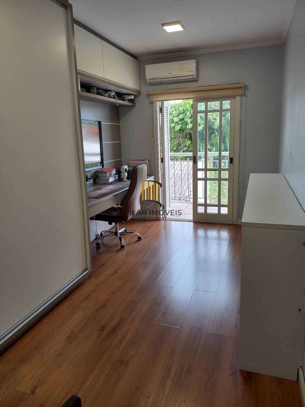 Casa com 4 dormitórios no Bairro Chácara das Pedras