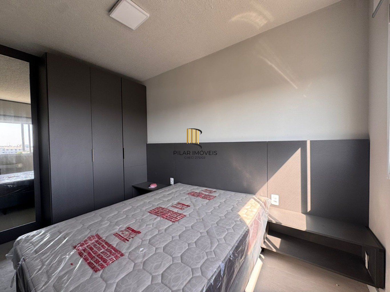 Apartamento de 2 dormitórios, elevador e 1 vaga de garagem em Canoas.