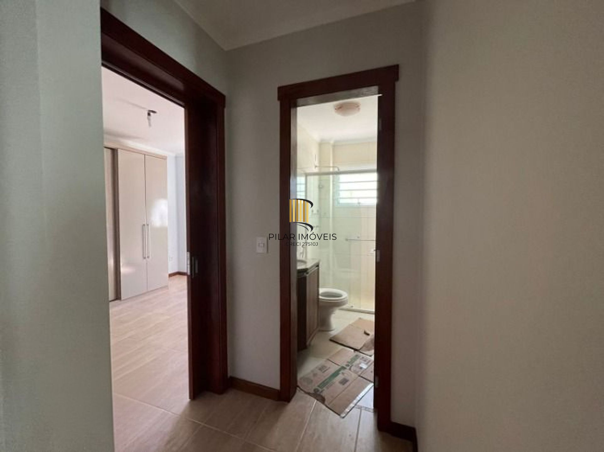 Casa de 2 dormitórios e 2 vagas de garagem em Canoas.