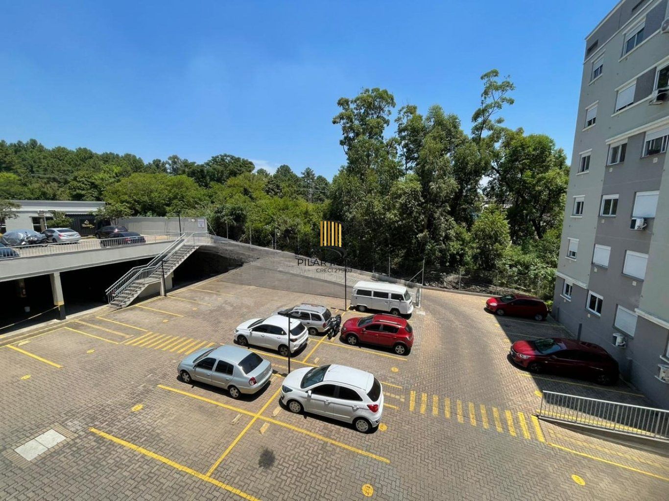 Apartamento de 2 dormitórios, elevador e 1 vaga de garagem em Canoas.