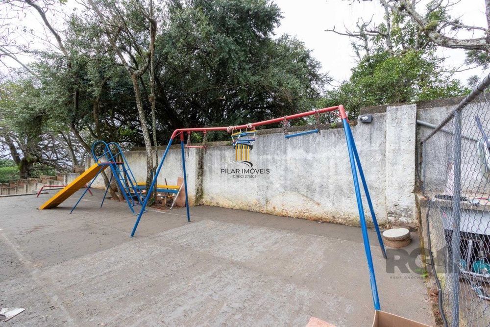 Apartamento térreo de 2 quartos, portaria 24 horas no bairro Glória.