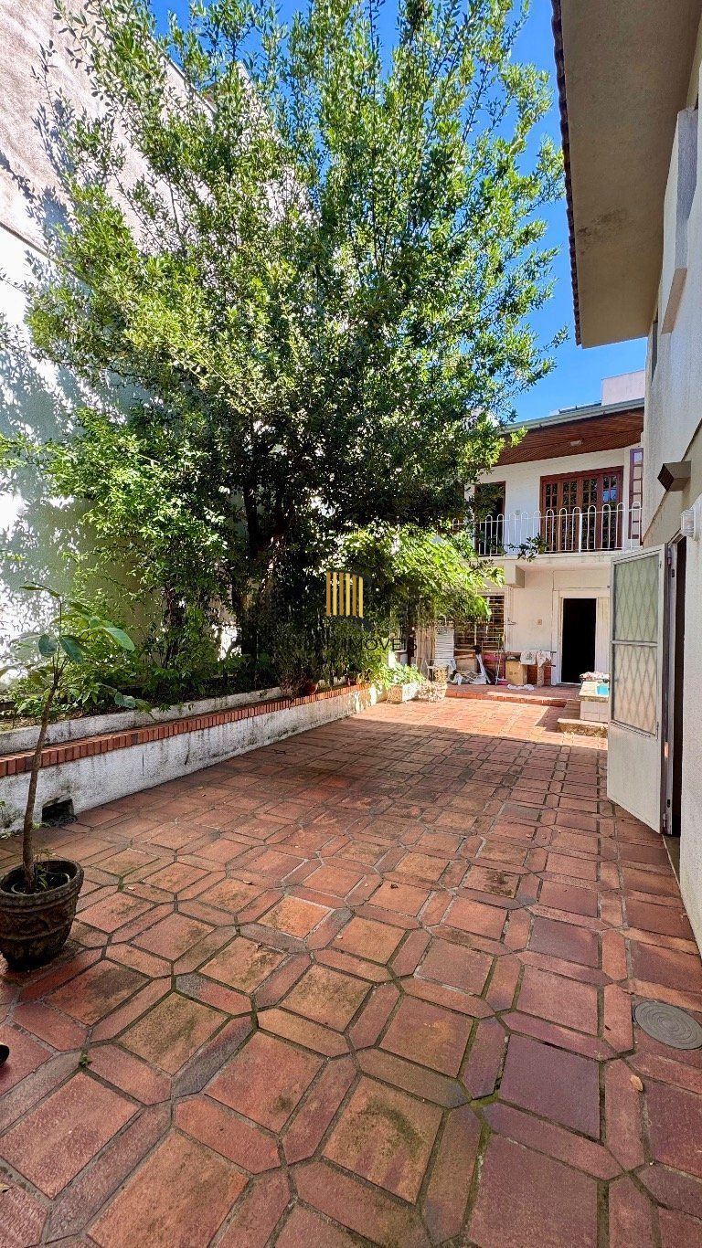 Casa com 350m², 4 quartos, 2 Suítes à venda em Azenha, Porto Alegre.