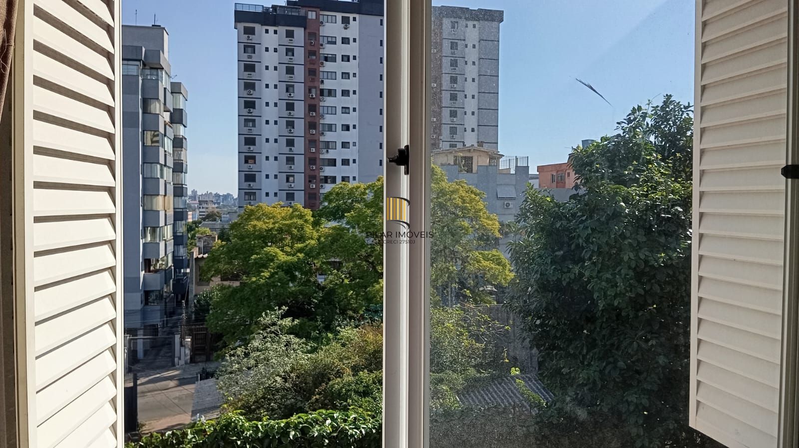 Apartamento térreo com 3 dormitórios e 2 vagas no Bairro Cristo Redentor