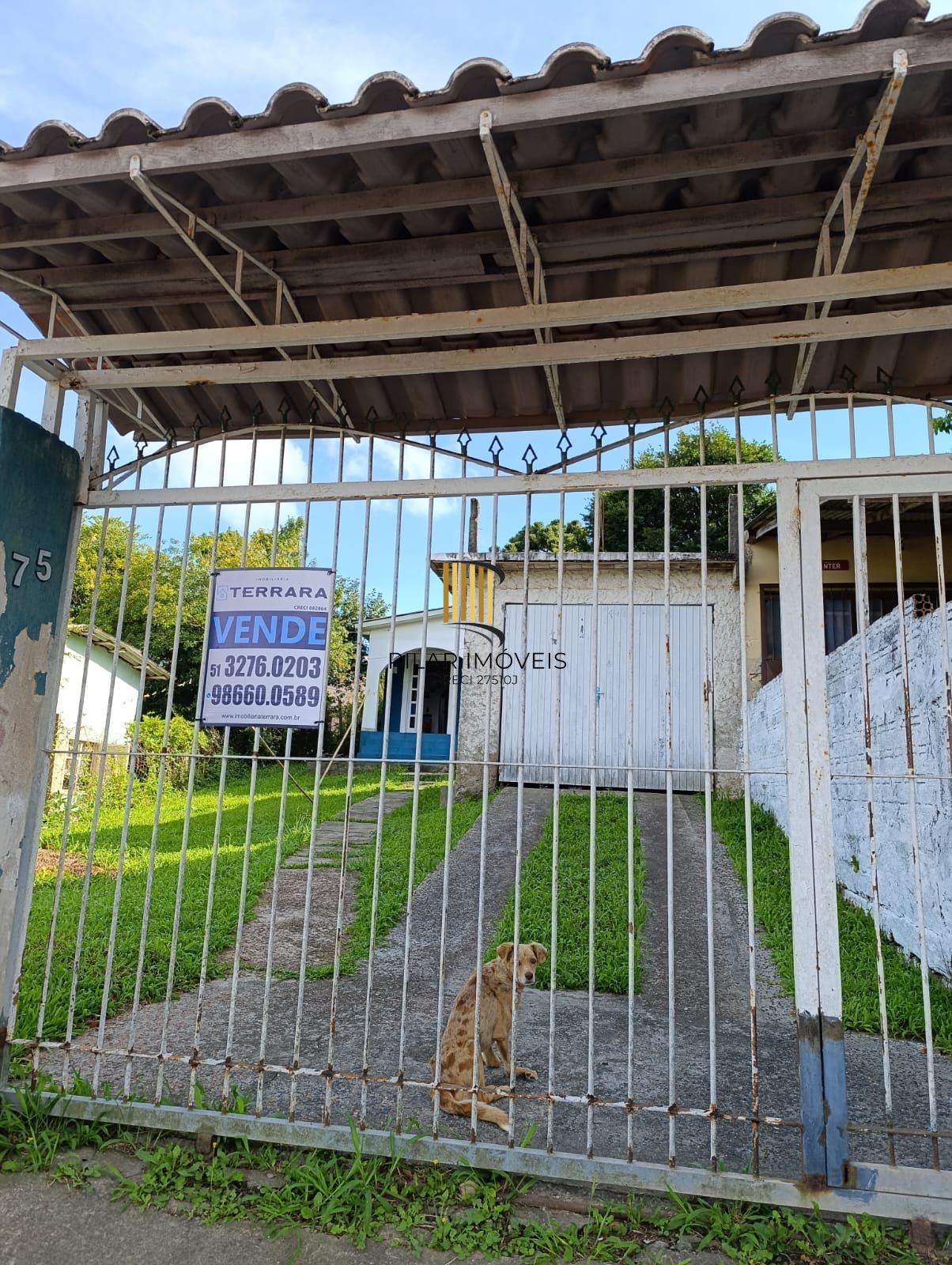 Casa de 2 quartos , pátio, 1 vaga no bairro Lomba do Pinheiro