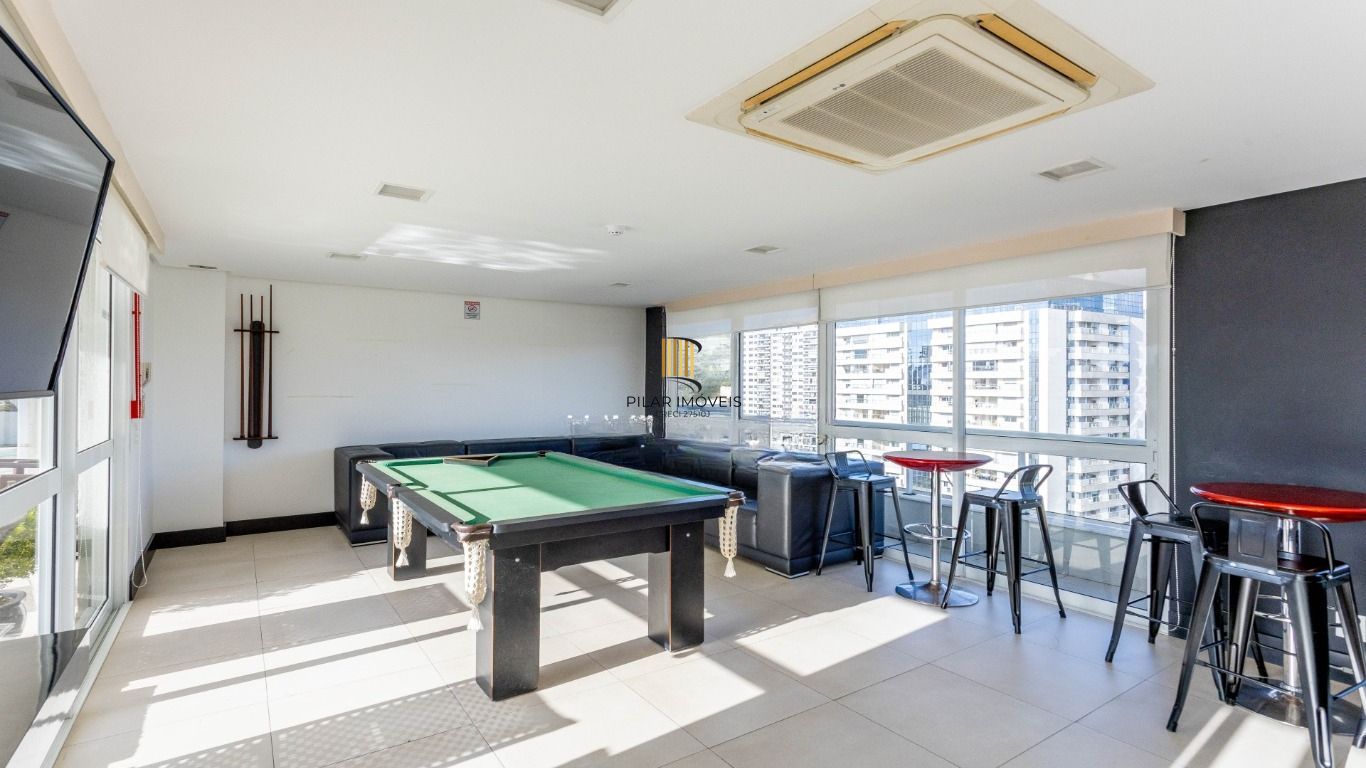 Apartamento semi mobiliado com 2 quartos de bairro Petrópolis