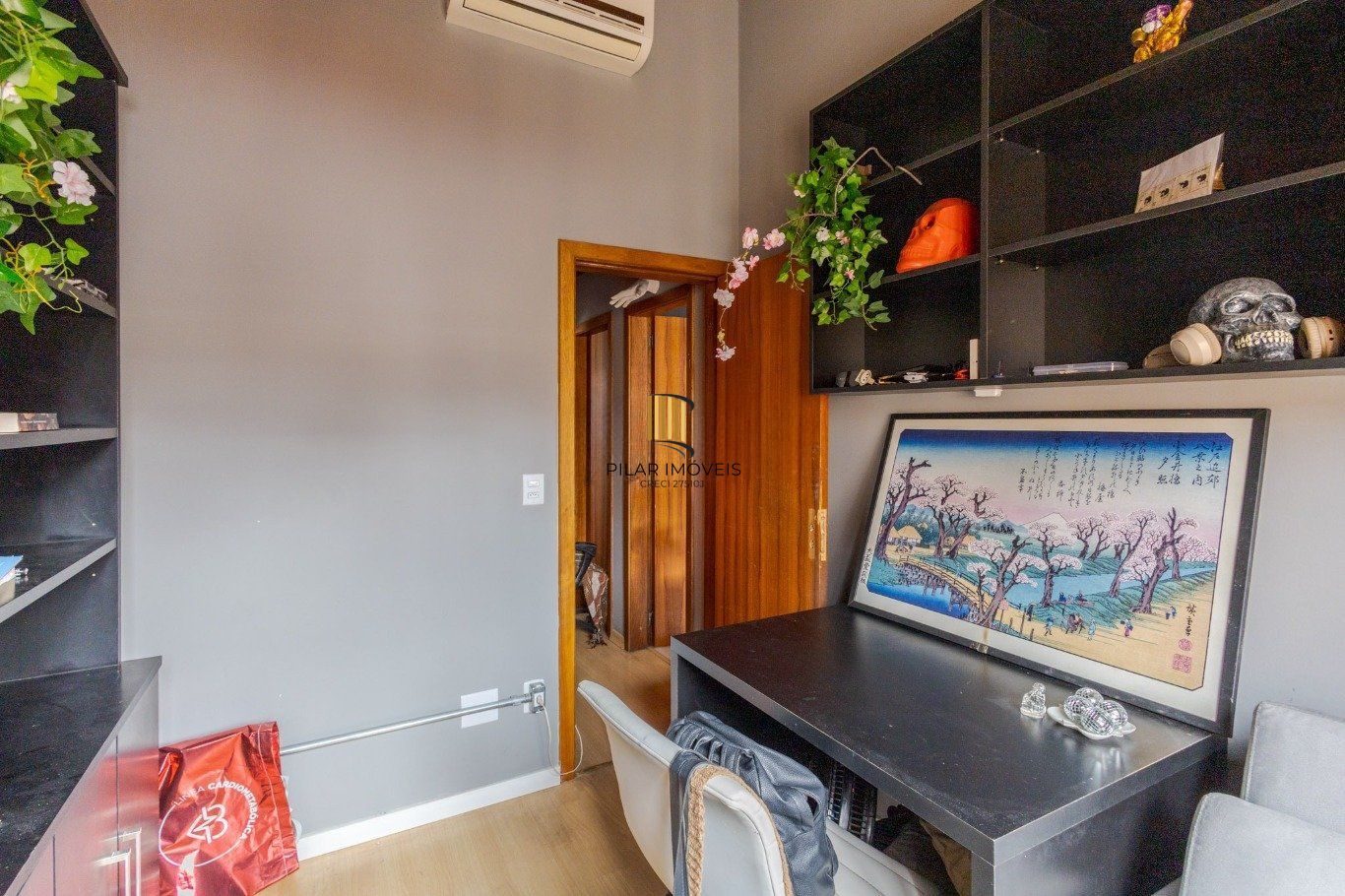 Casa com 3 quartos semi mobiliado com vaga no bairro Partenon