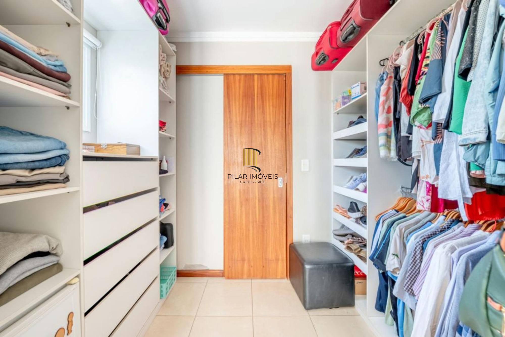 Casa 3 Dormitórios com Suíte e Piscina no Teresópolis